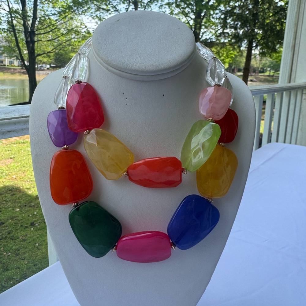 GOLD MOTHER OF PEARL NECKLACE - Picture 9 of 9
